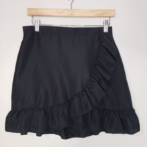 *NWT* Elegant Black Lightweight Ruffle Mini Skirt - Pretty Little Thing